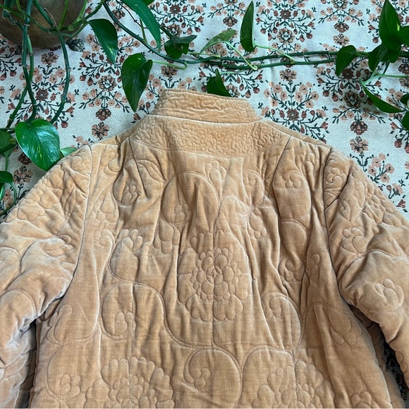 1970s Vintage Quilted Velvet Tan Jacket - Picture 8 of 9